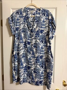 Jayes Studio Blue and White Chinoiserie Pagoda Short Sleeve V Neck Dress Medium